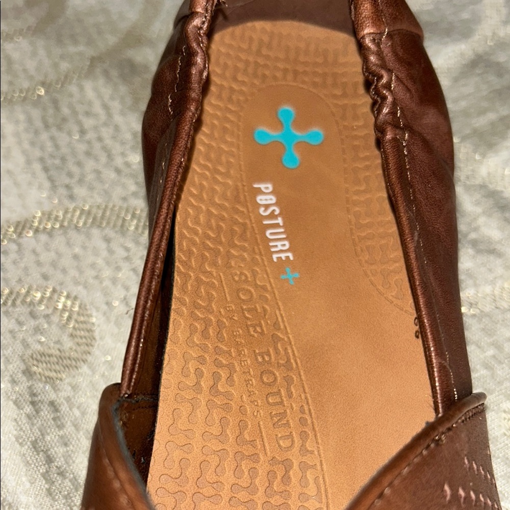 CLEARANCE !!Bare Traps “Sole Bound” Brown Perforated Leather Slip-On Loafers. - Picture 2 of 7
